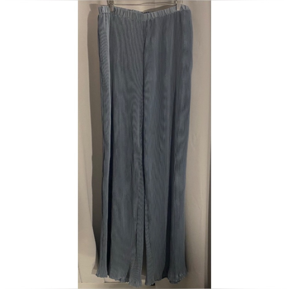 PrettyLittleThing Plisse Pants - Picture 3 of 3